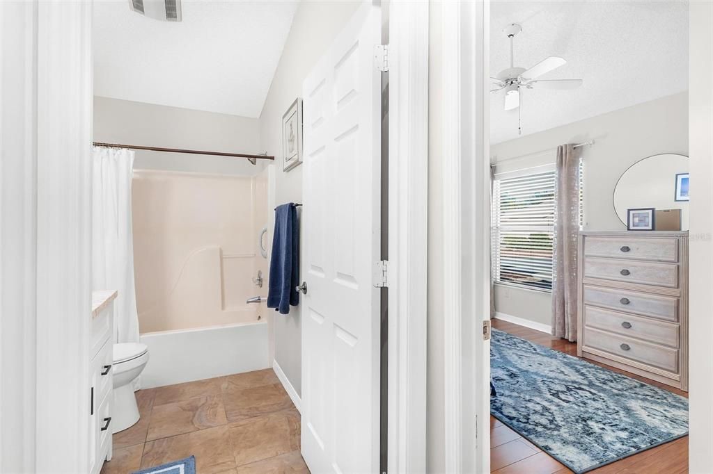 For Sale: $315,000 (2 beds, 2 baths, 1087 Square Feet)