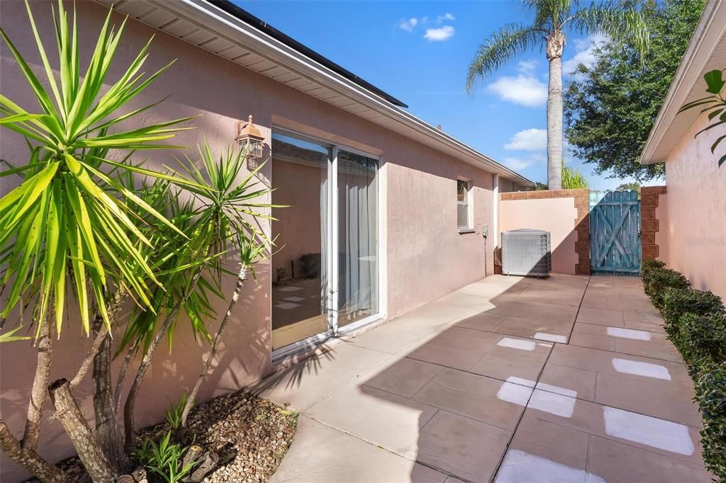 For Sale: $315,000 (2 beds, 2 baths, 1087 Square Feet)