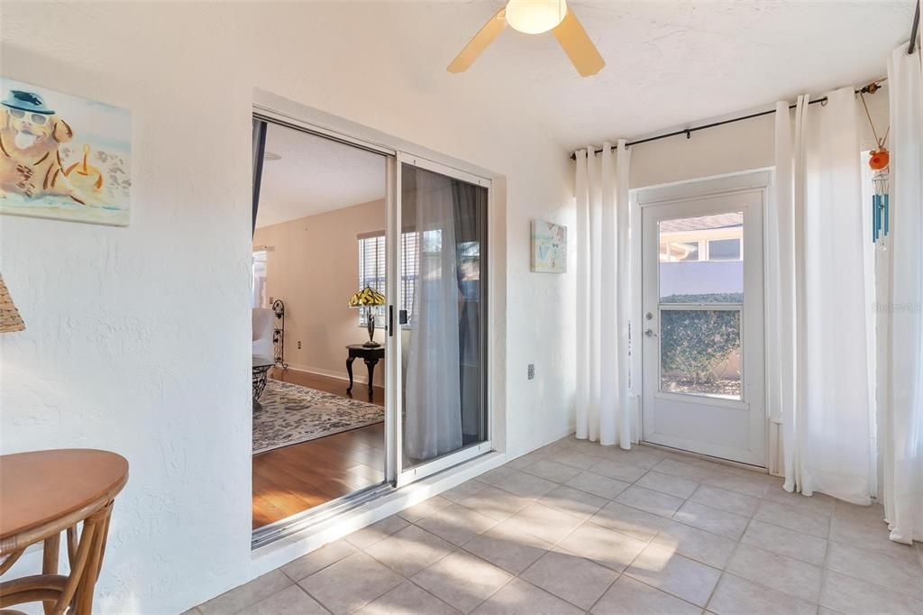 For Sale: $315,000 (2 beds, 2 baths, 1087 Square Feet)