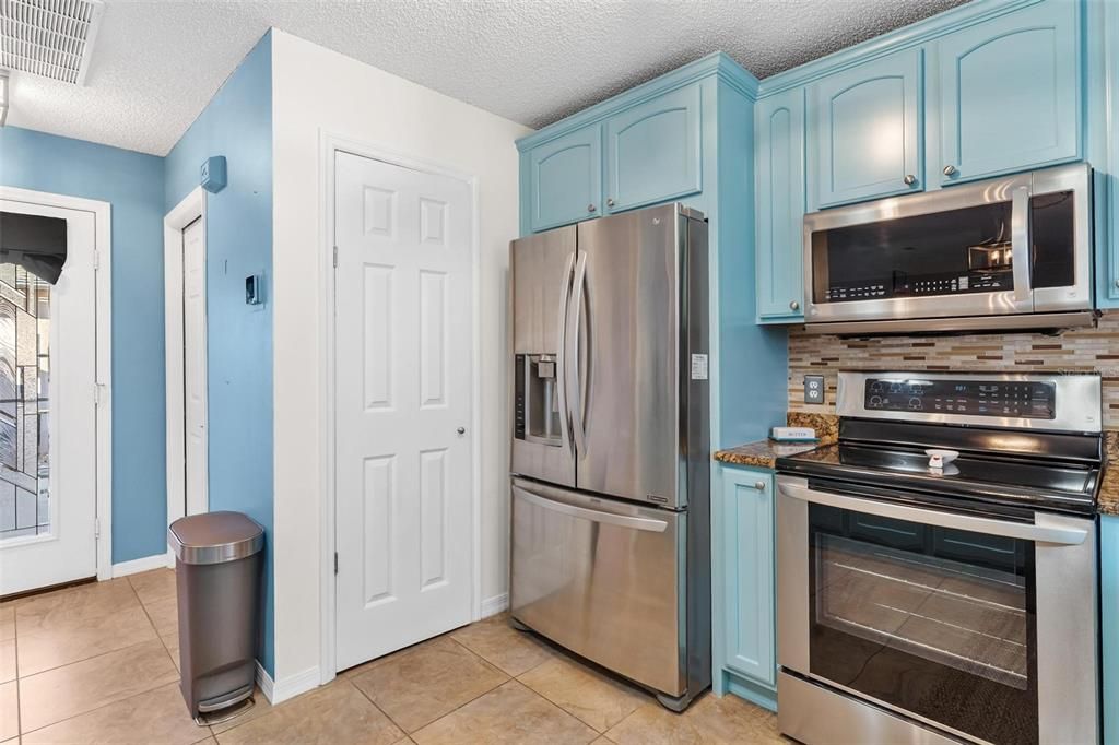 For Sale: $315,000 (2 beds, 2 baths, 1087 Square Feet)