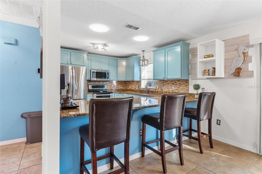 For Sale: $315,000 (2 beds, 2 baths, 1087 Square Feet)