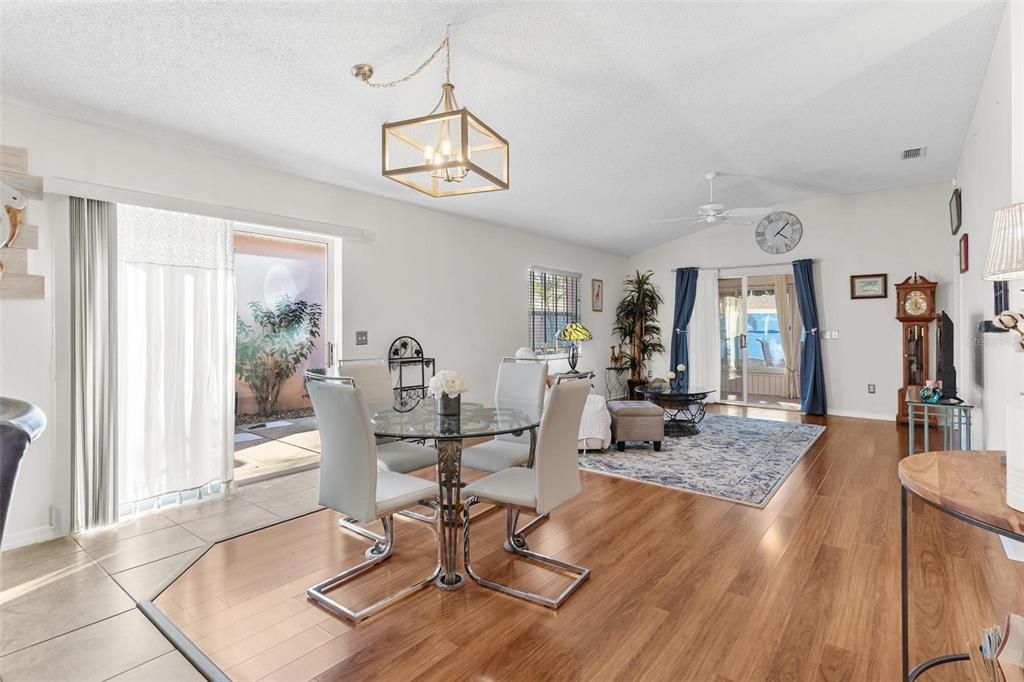 For Sale: $315,000 (2 beds, 2 baths, 1087 Square Feet)