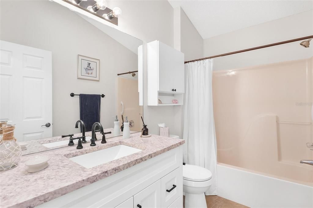 For Sale: $315,000 (2 beds, 2 baths, 1087 Square Feet)