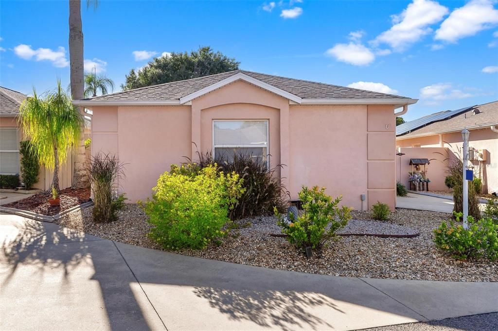 For Sale: $315,000 (2 beds, 2 baths, 1087 Square Feet)