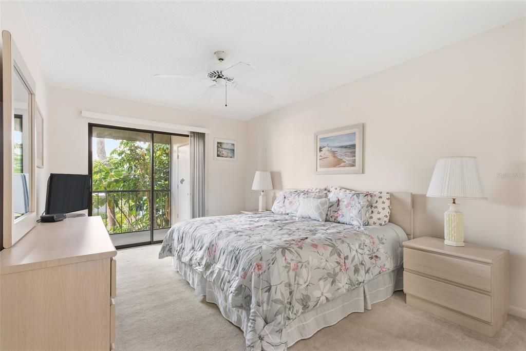 待售: $211,000 (2 贝兹, 2 浴室, 1066 平方英尺)