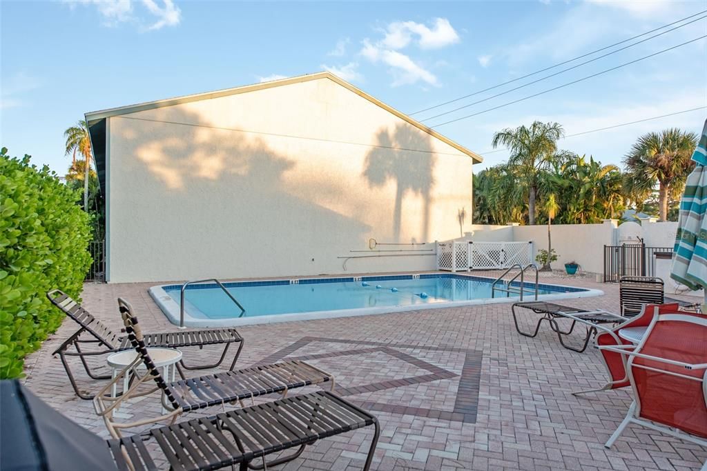 待售: $211,000 (2 贝兹, 2 浴室, 1066 平方英尺)