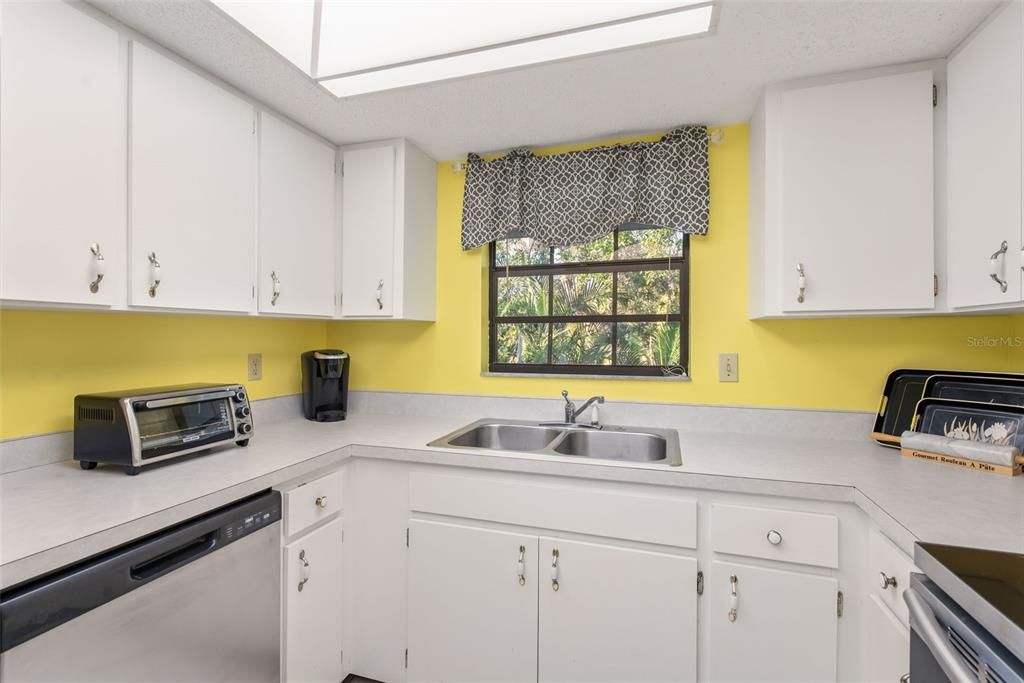 待售: $211,000 (2 贝兹, 2 浴室, 1066 平方英尺)