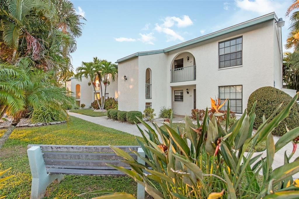 待售: $211,000 (2 贝兹, 2 浴室, 1066 平方英尺)