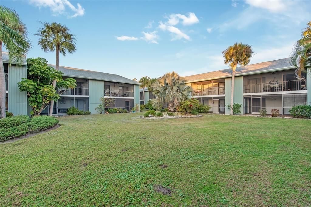 待售: $211,000 (2 贝兹, 2 浴室, 1066 平方英尺)