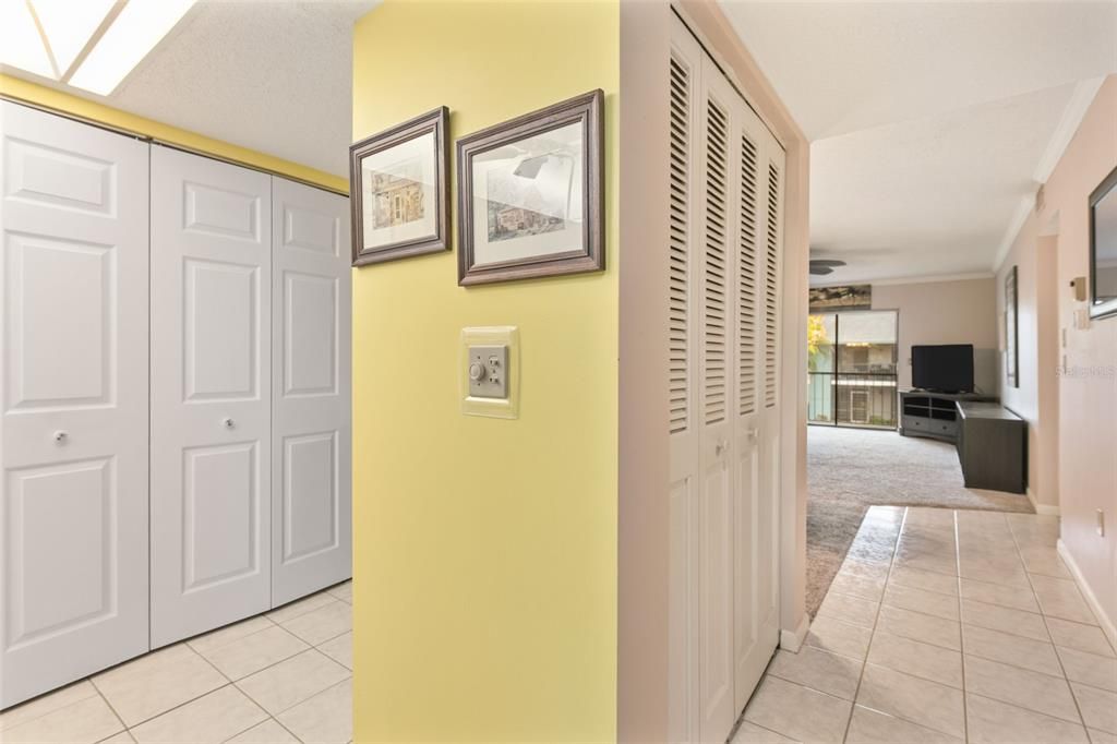 待售: $211,000 (2 贝兹, 2 浴室, 1066 平方英尺)