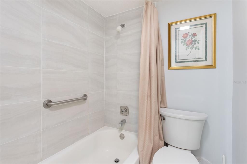 待售: $211,000 (2 贝兹, 2 浴室, 1066 平方英尺)