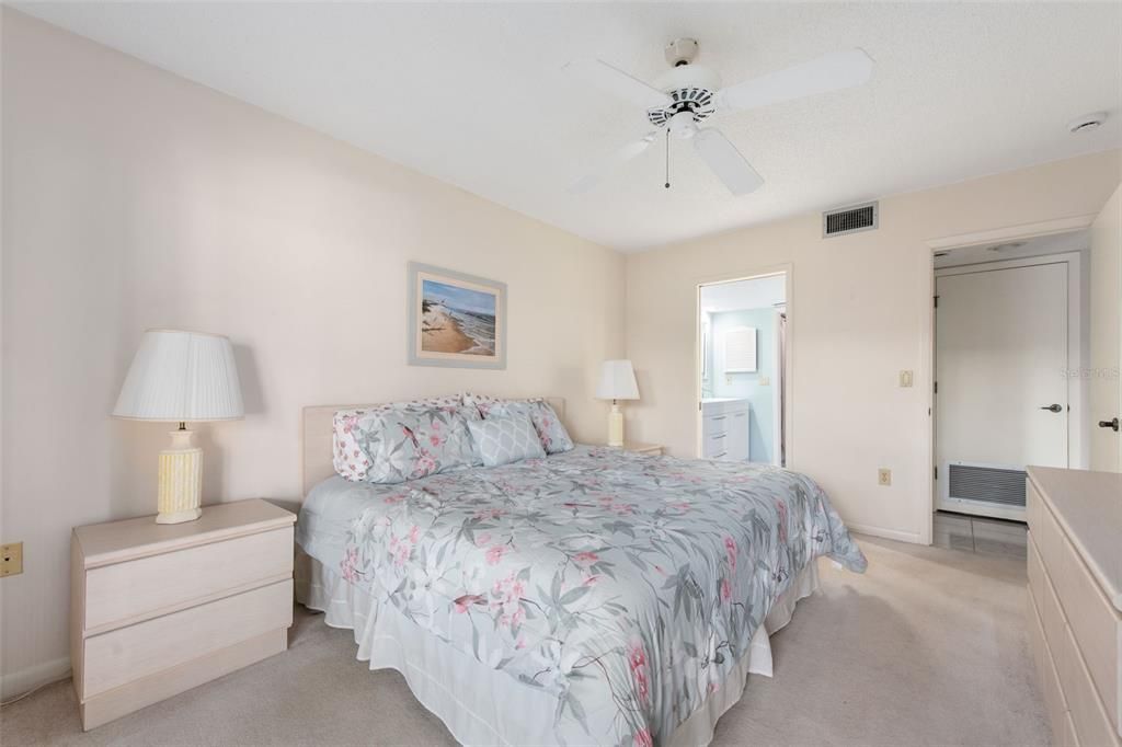 待售: $211,000 (2 贝兹, 2 浴室, 1066 平方英尺)