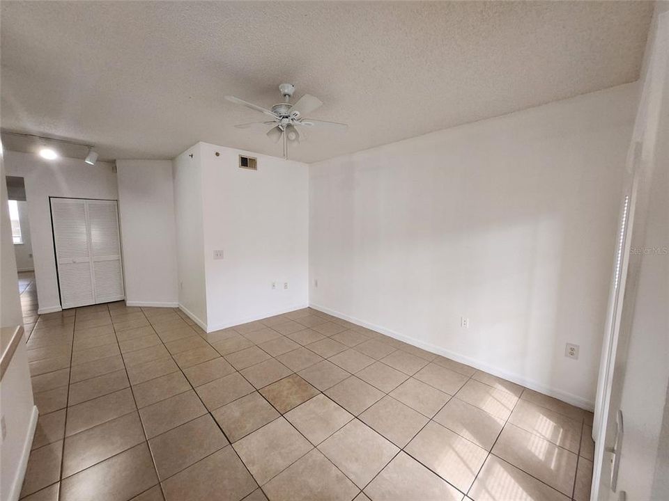 出租: $1,700 (2 贝兹, 2 浴室, 999 平方英尺)