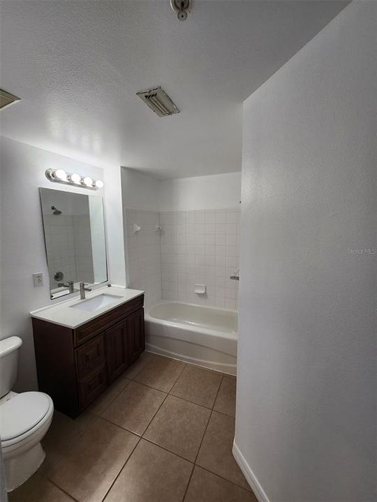 出租: $1,700 (2 贝兹, 2 浴室, 999 平方英尺)