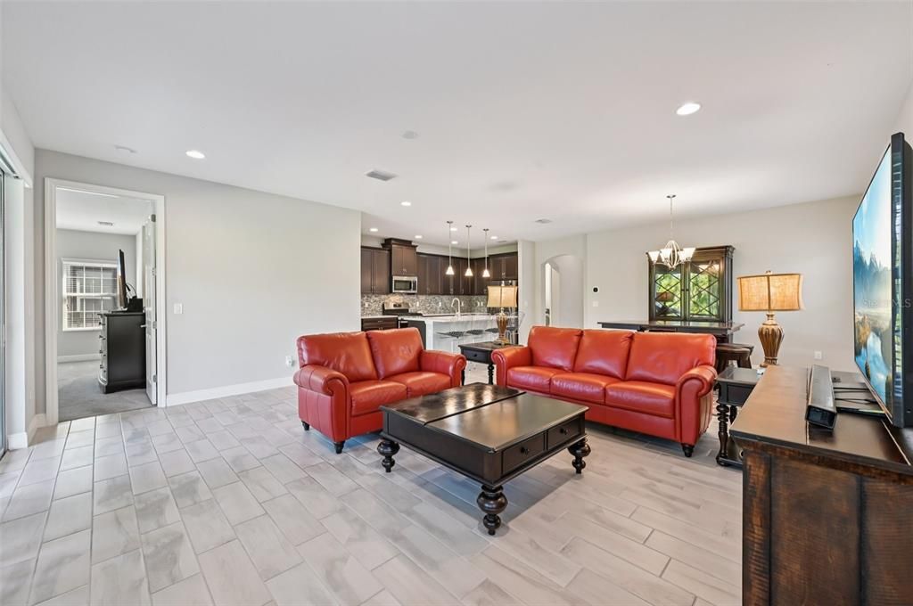 For Sale: $449,900 (4 beds, 3 baths, 2095 Square Feet)