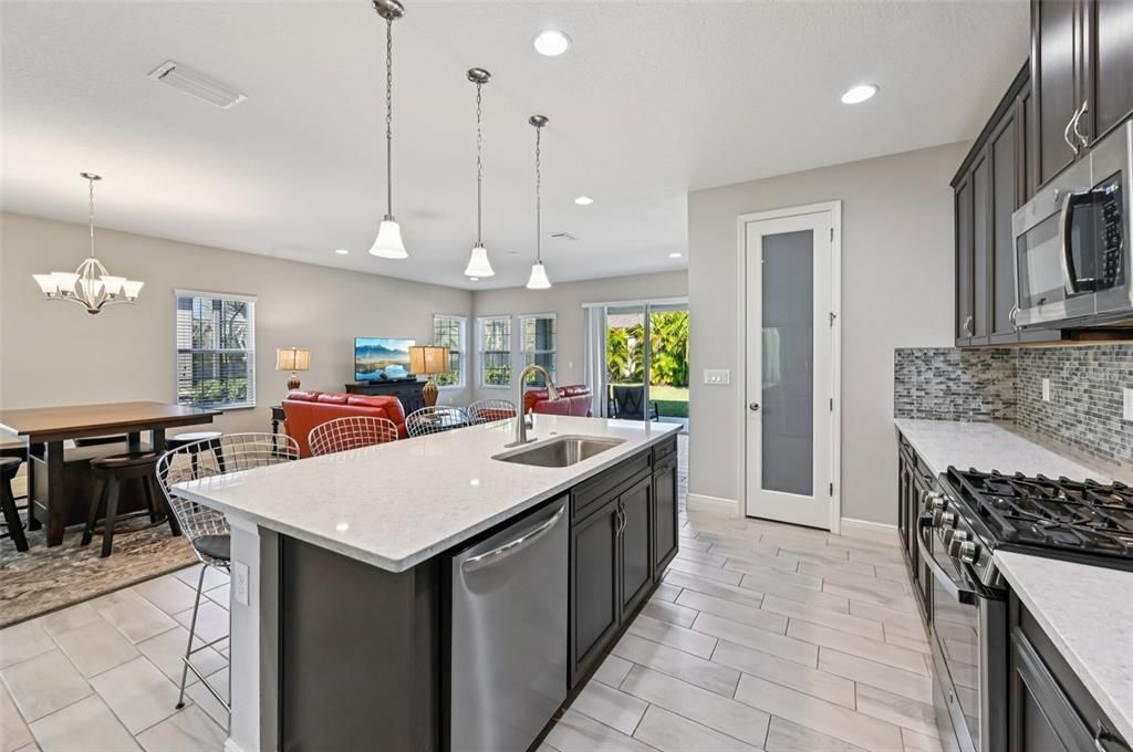 For Sale: $449,900 (4 beds, 3 baths, 2095 Square Feet)