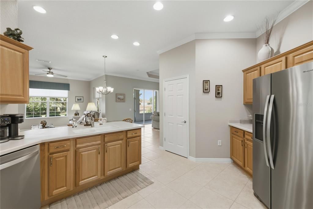 待售: $415,000 (3 贝兹, 2 浴室, 2420 平方英尺)