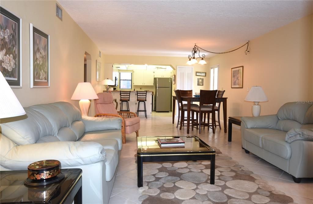 For Sale: $190,000 (2 beds, 2 baths, 1209 Square Feet)