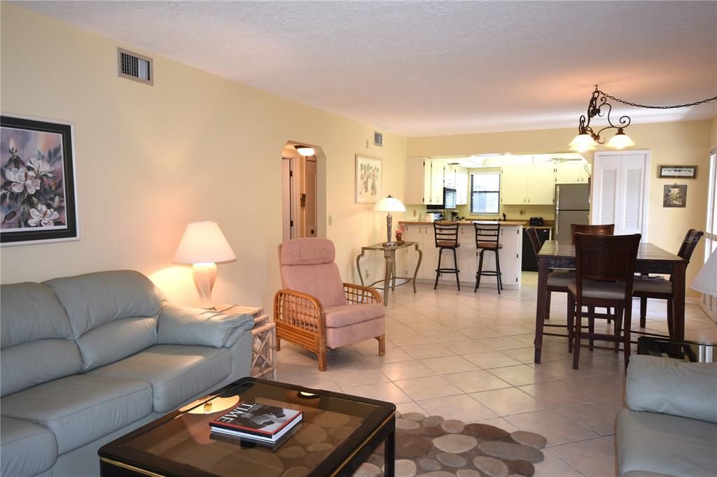 For Sale: $190,000 (2 beds, 2 baths, 1209 Square Feet)