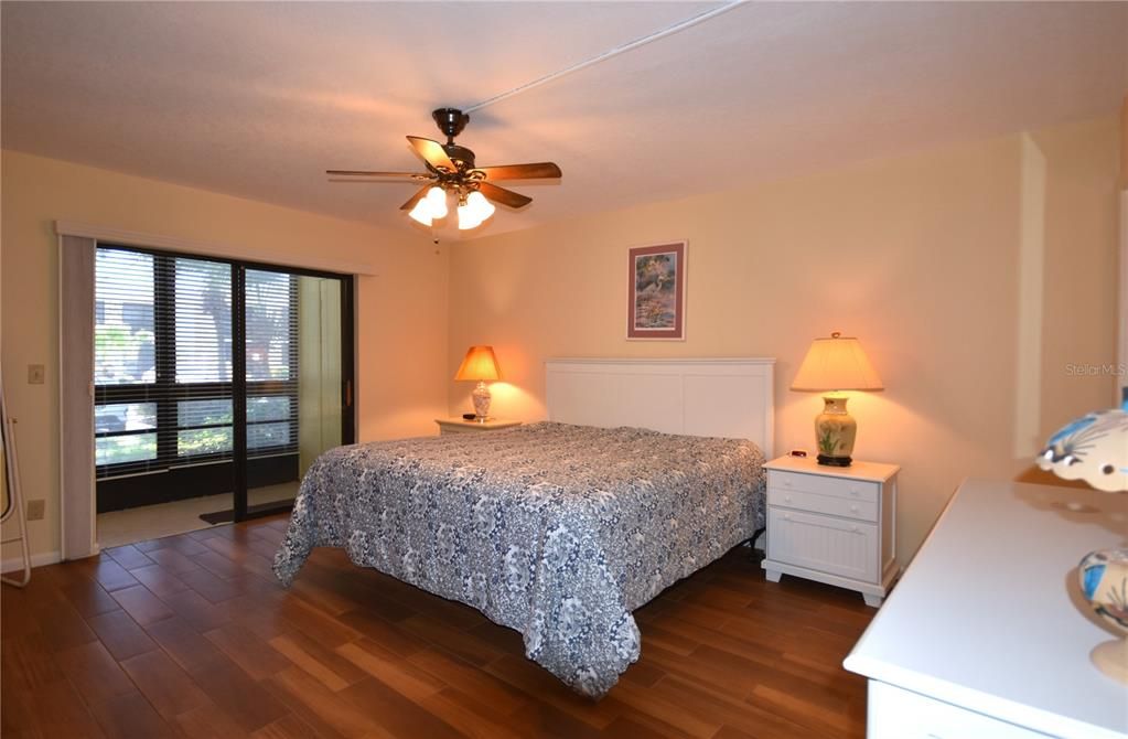 For Sale: $190,000 (2 beds, 2 baths, 1209 Square Feet)