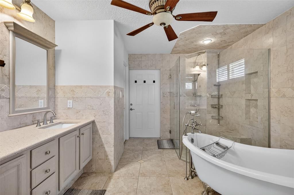 En Venta: $899,000 (5 camas, 3 baños, 3468 Pies cuadrados)