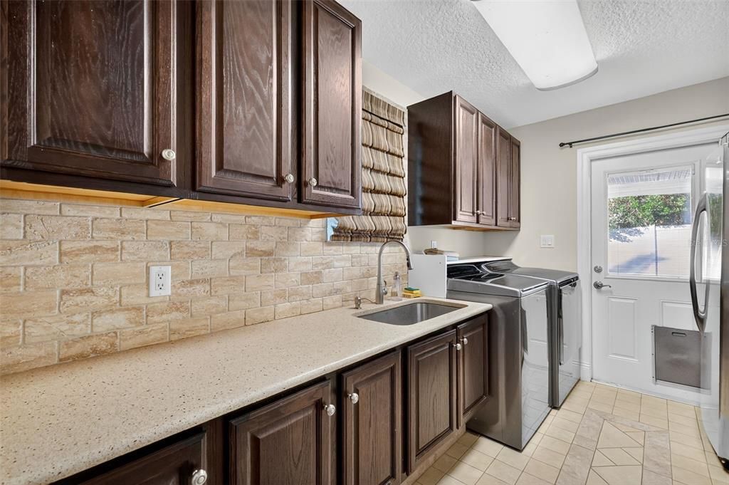 En Venta: $899,000 (5 camas, 3 baños, 3468 Pies cuadrados)