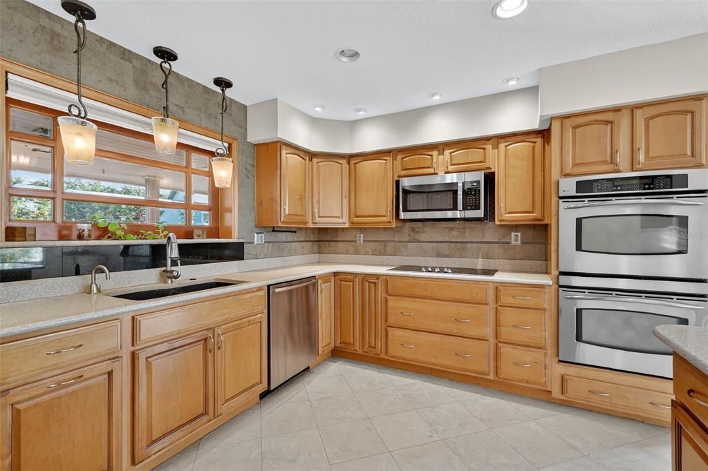 En Venta: $899,000 (5 camas, 3 baños, 3468 Pies cuadrados)