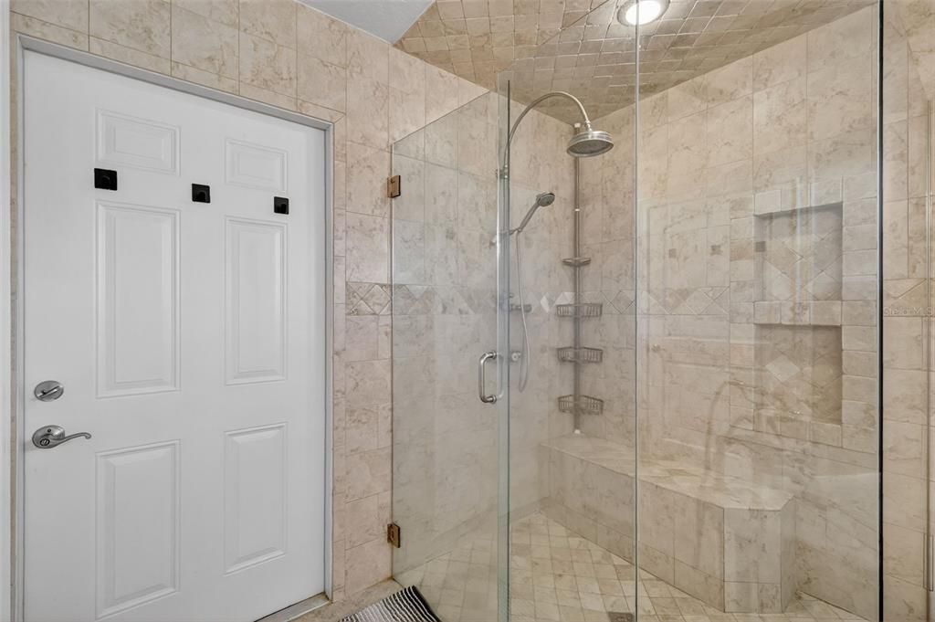 En Venta: $899,000 (5 camas, 3 baños, 3468 Pies cuadrados)