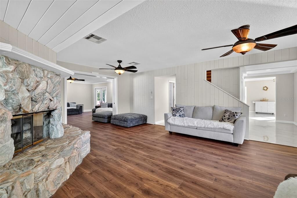 En Venta: $899,000 (5 camas, 3 baños, 3468 Pies cuadrados)