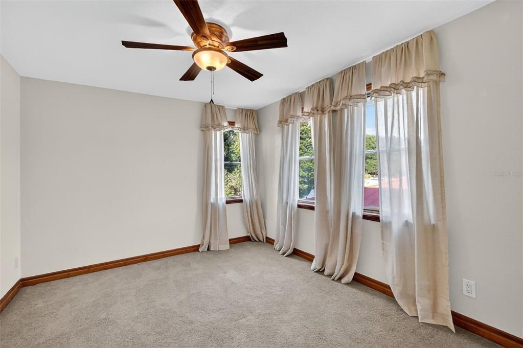 En Venta: $899,000 (5 camas, 3 baños, 3468 Pies cuadrados)