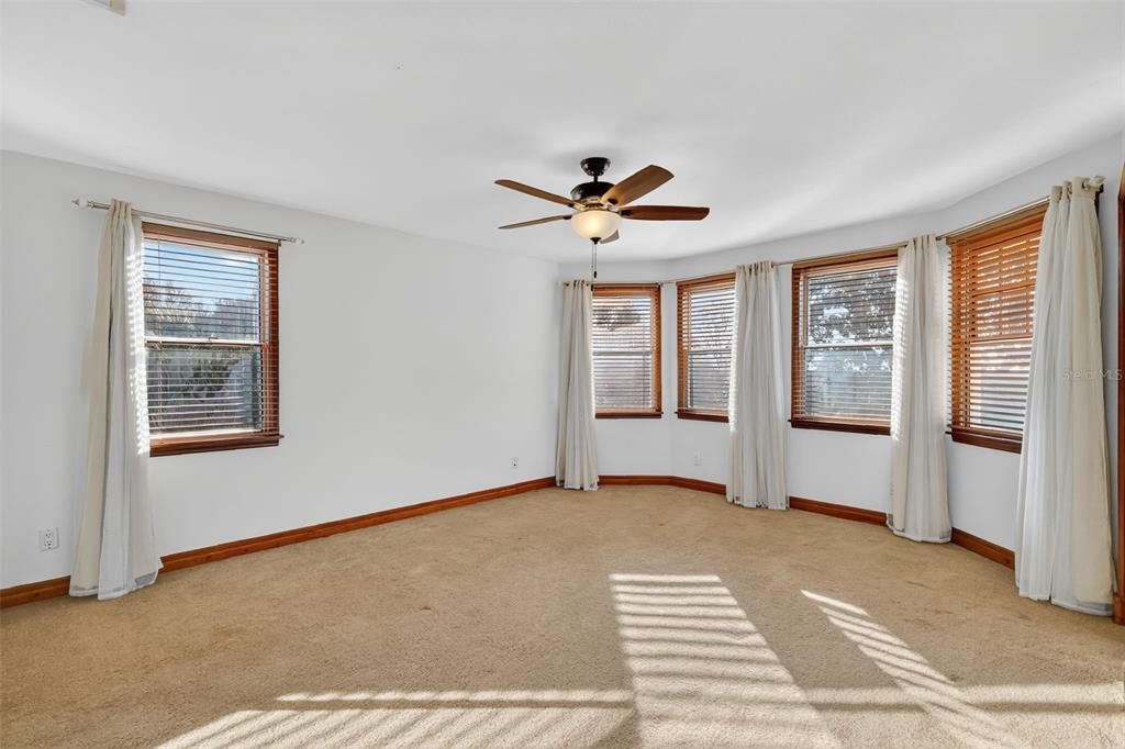 En Venta: $899,000 (5 camas, 3 baños, 3468 Pies cuadrados)