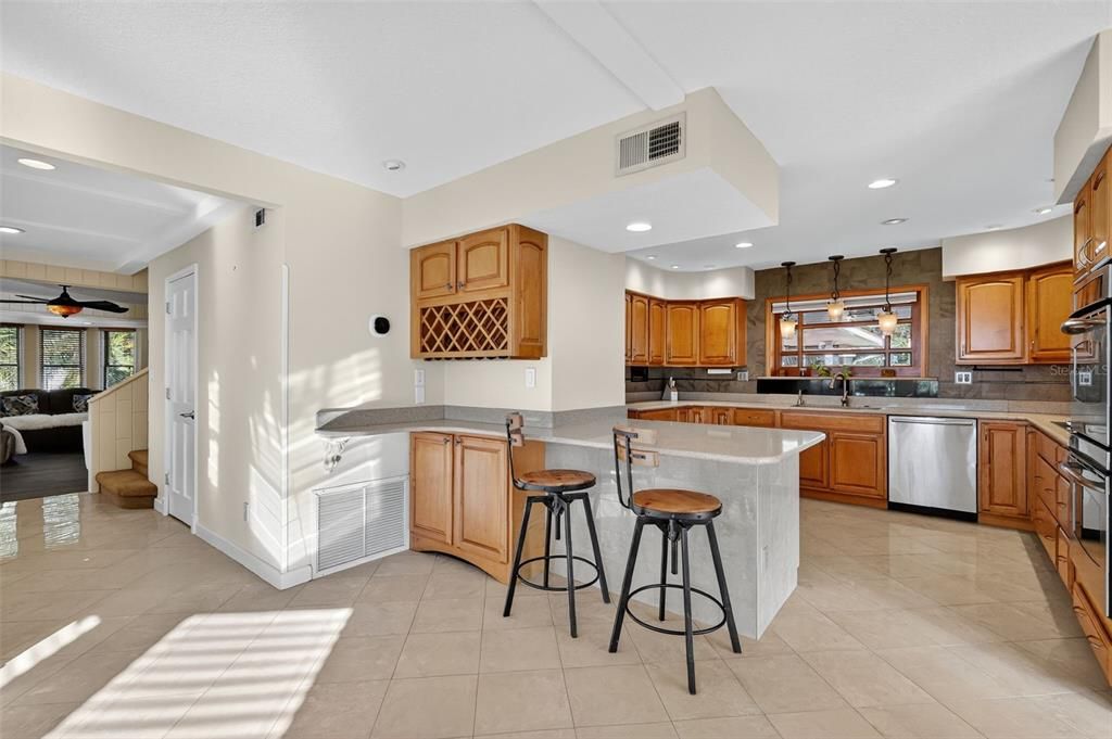 En Venta: $899,000 (5 camas, 3 baños, 3468 Pies cuadrados)