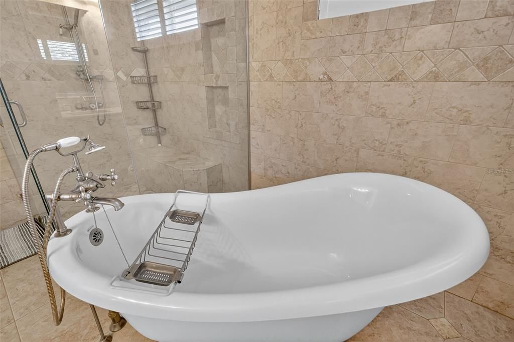 En Venta: $899,000 (5 camas, 3 baños, 3468 Pies cuadrados)