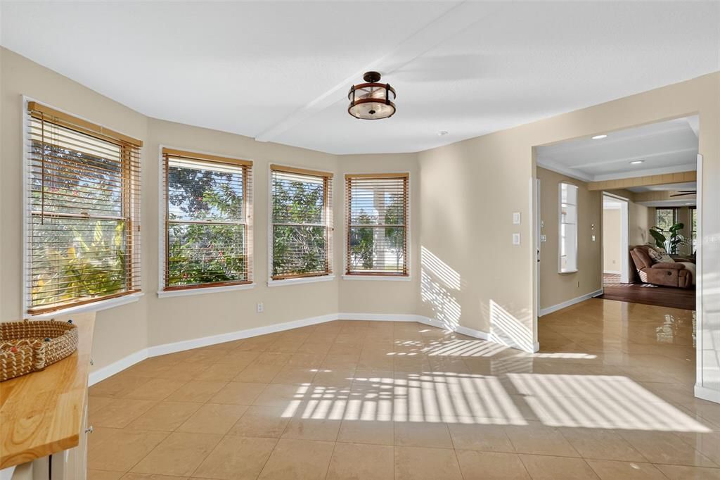 En Venta: $899,000 (5 camas, 3 baños, 3468 Pies cuadrados)