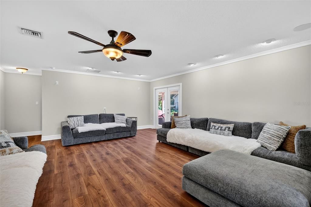 En Venta: $899,000 (5 camas, 3 baños, 3468 Pies cuadrados)