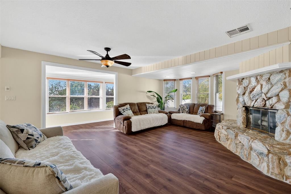 En Venta: $899,000 (5 camas, 3 baños, 3468 Pies cuadrados)