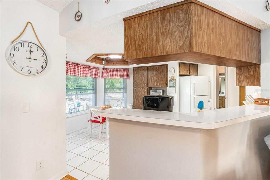 Под контрактом: $250,000 (2 спален, 2 ванн, 1177 Квадратных фут)