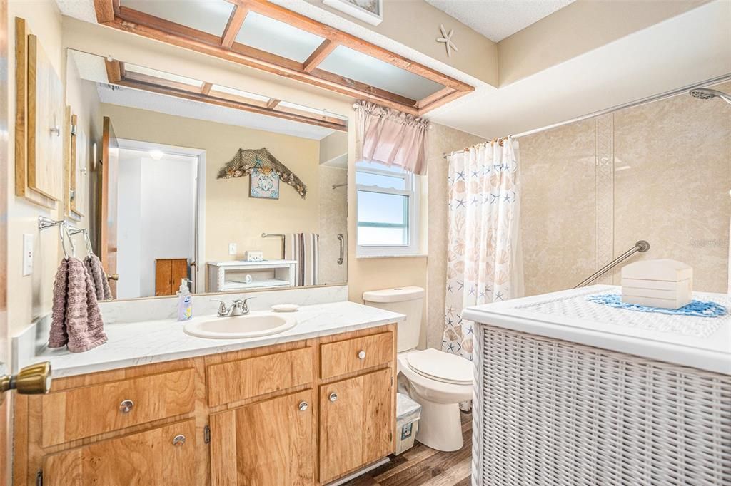 Под контрактом: $250,000 (2 спален, 2 ванн, 1177 Квадратных фут)