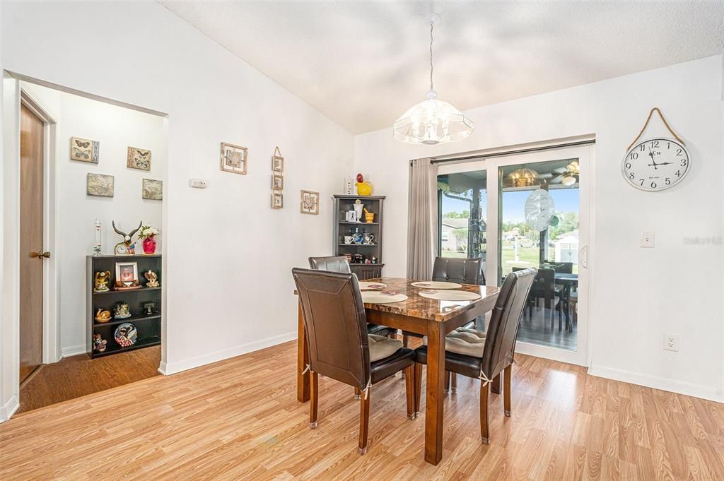 Под контрактом: $250,000 (2 спален, 2 ванн, 1177 Квадратных фут)