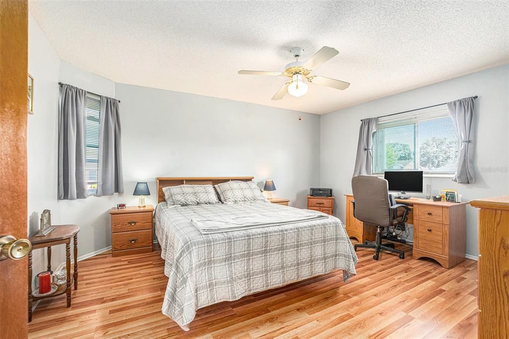 Под контрактом: $250,000 (2 спален, 2 ванн, 1177 Квадратных фут)