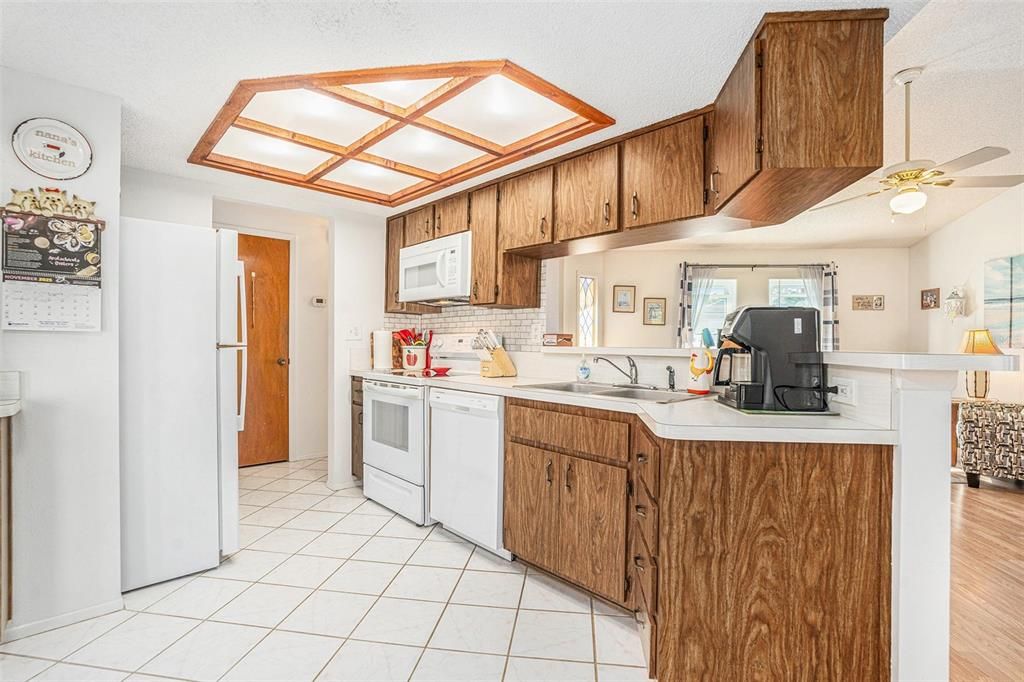 Под контрактом: $250,000 (2 спален, 2 ванн, 1177 Квадратных фут)