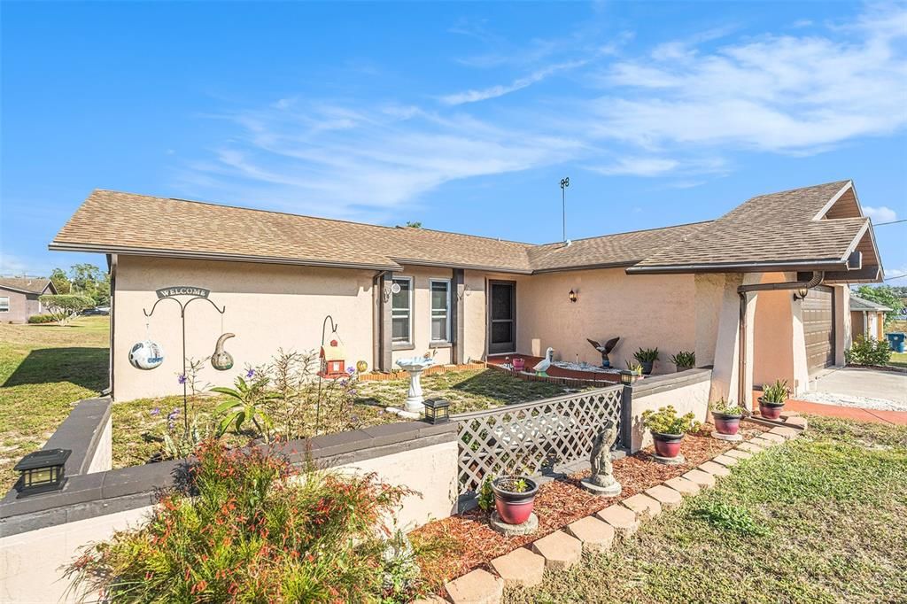 Под контрактом: $250,000 (2 спален, 2 ванн, 1177 Квадратных фут)