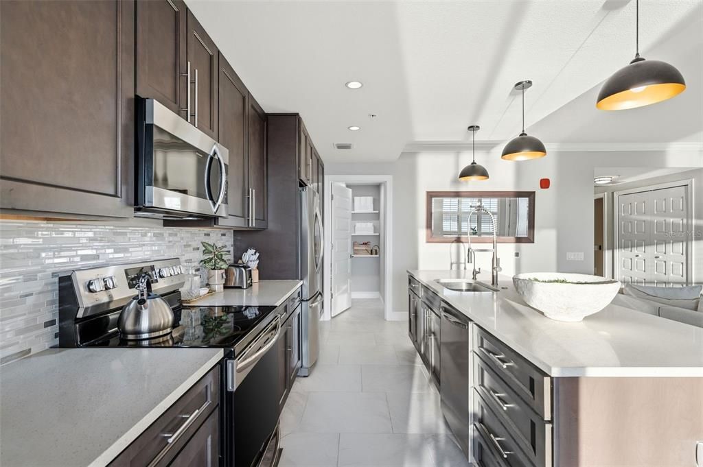 En Venta: $469,900 (3 camas, 3 baños, 1568 Pies cuadrados)