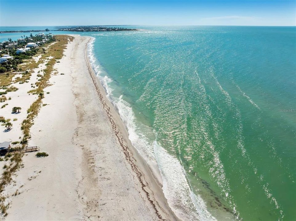 For Sale: $199,000 (2 beds, 2 baths, 946 Square Feet)