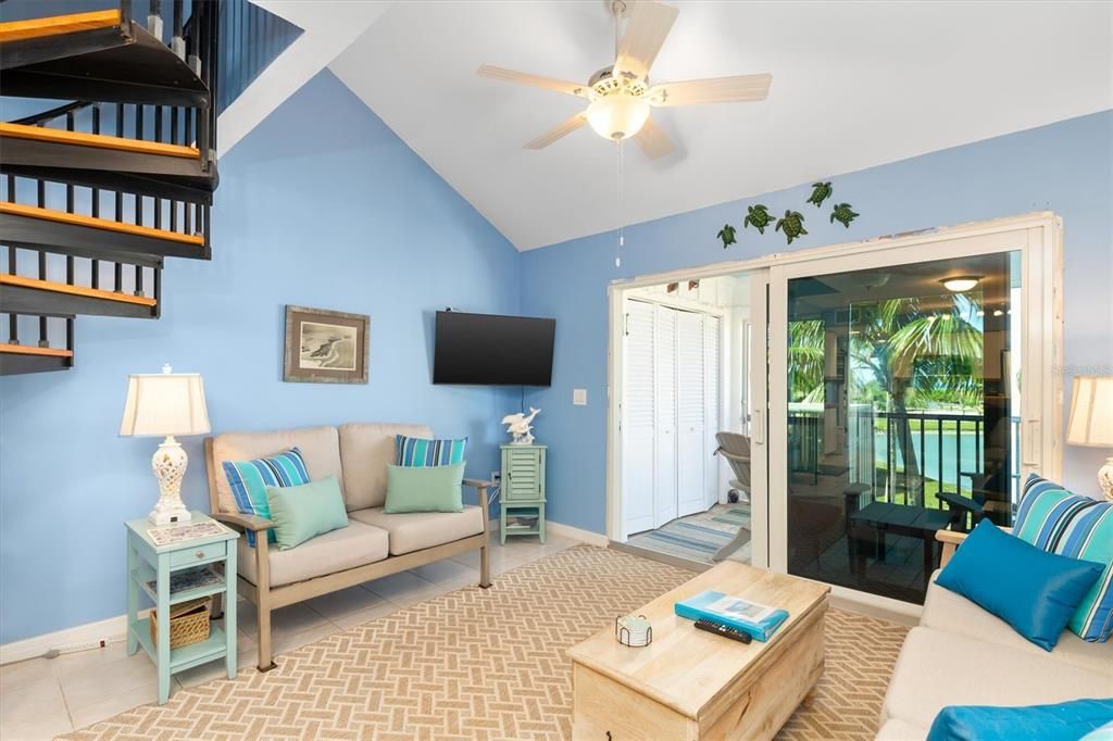 For Sale: $199,000 (2 beds, 2 baths, 946 Square Feet)