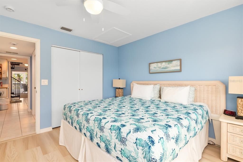 For Sale: $199,000 (2 beds, 2 baths, 946 Square Feet)