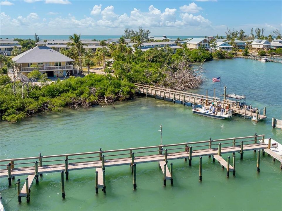 For Sale: $199,000 (2 beds, 2 baths, 946 Square Feet)