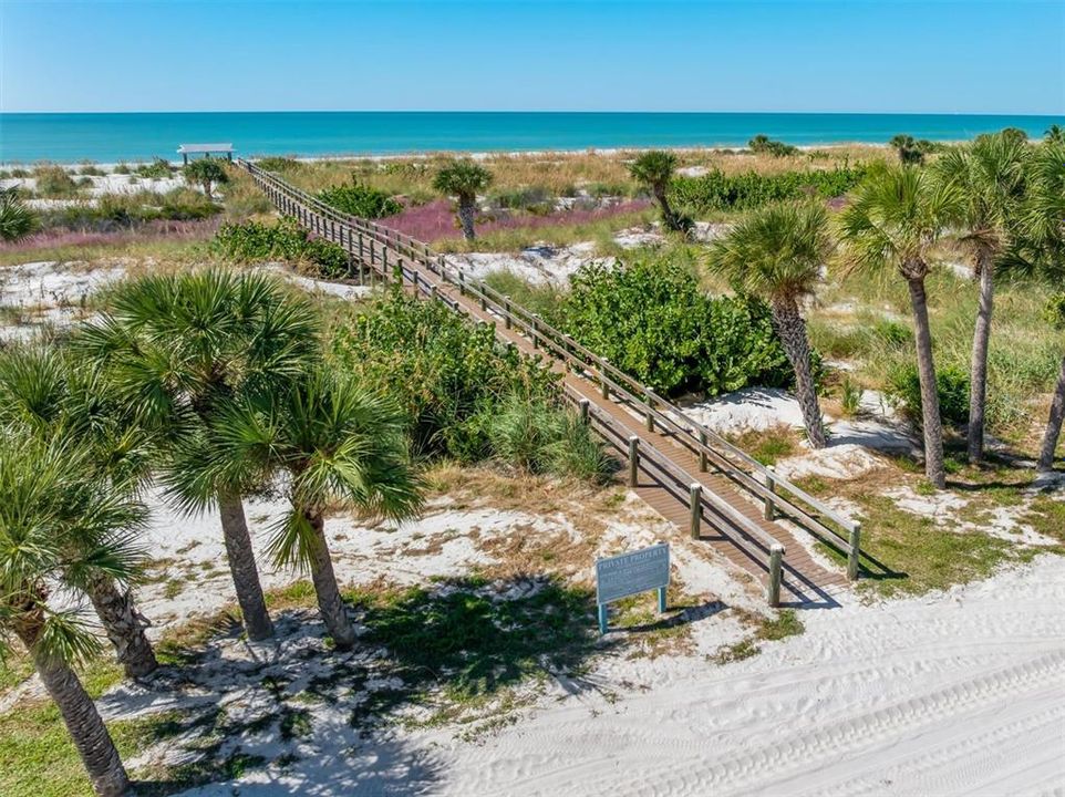 For Sale: $199,000 (2 beds, 2 baths, 946 Square Feet)