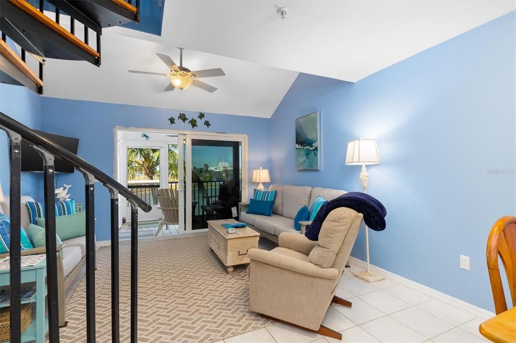 For Sale: $199,000 (2 beds, 2 baths, 946 Square Feet)