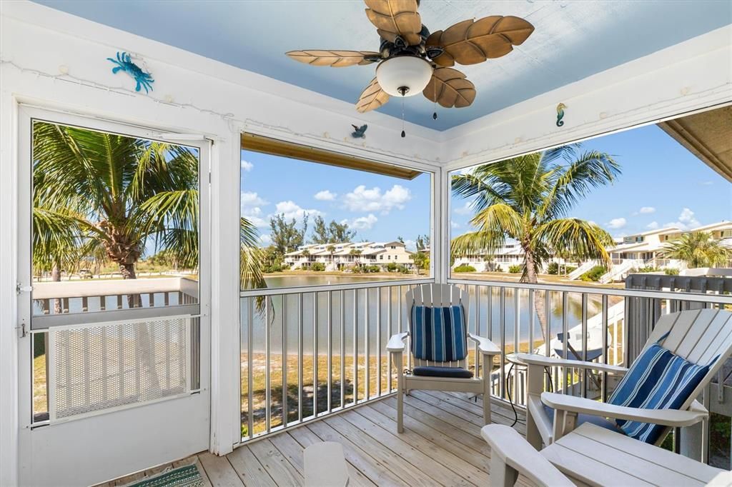 For Sale: $199,000 (2 beds, 2 baths, 946 Square Feet)